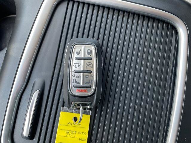 Used 2024 Chrysler Pacifica Touring-L FWD image 32