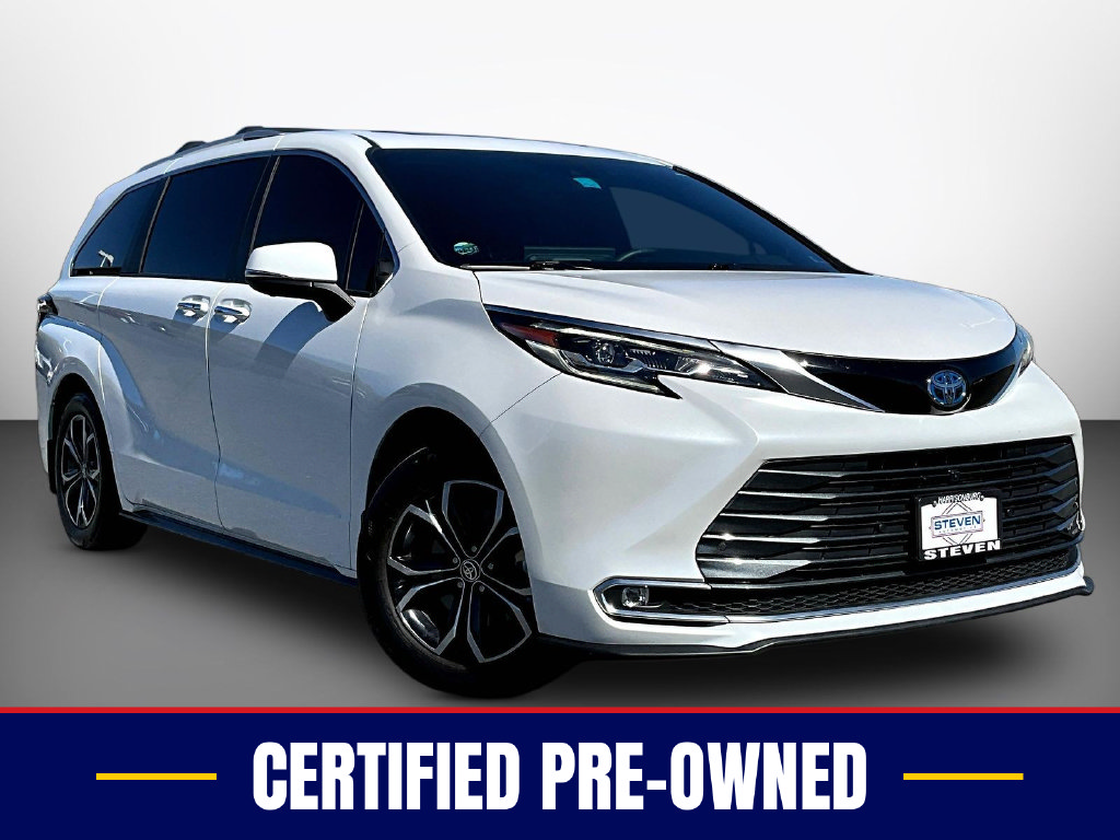 Used 2025 Toyota Sienna Platinum AWD/4WD image 1