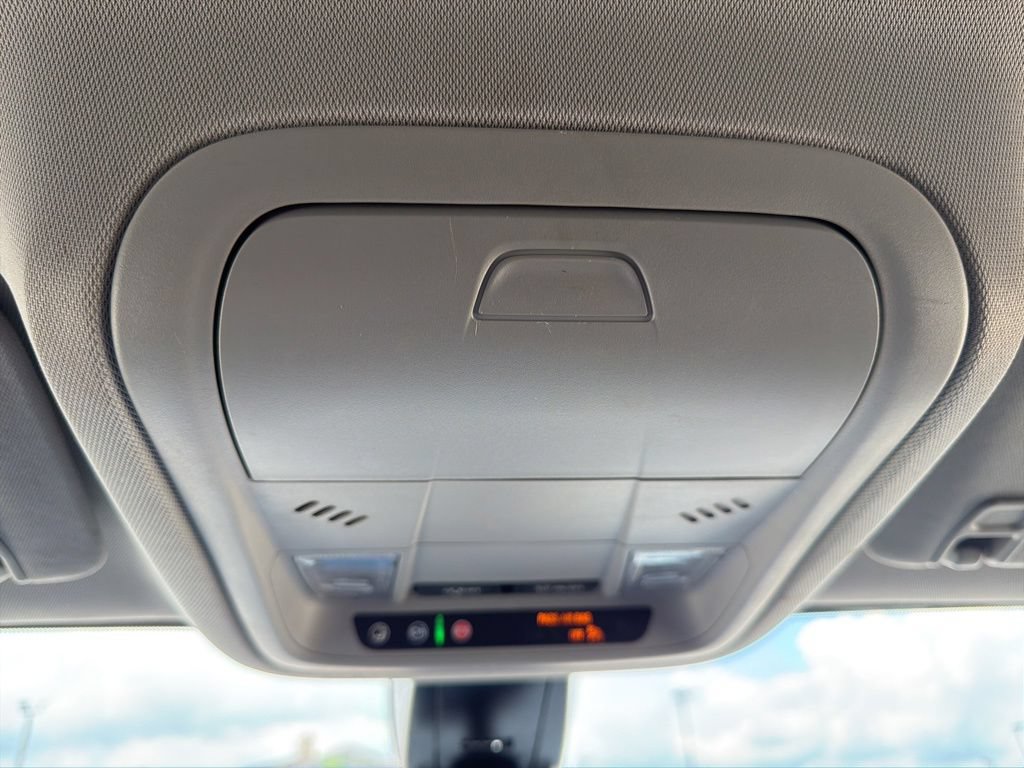 Used 2023 GMC Acadia SLE FWD image 42