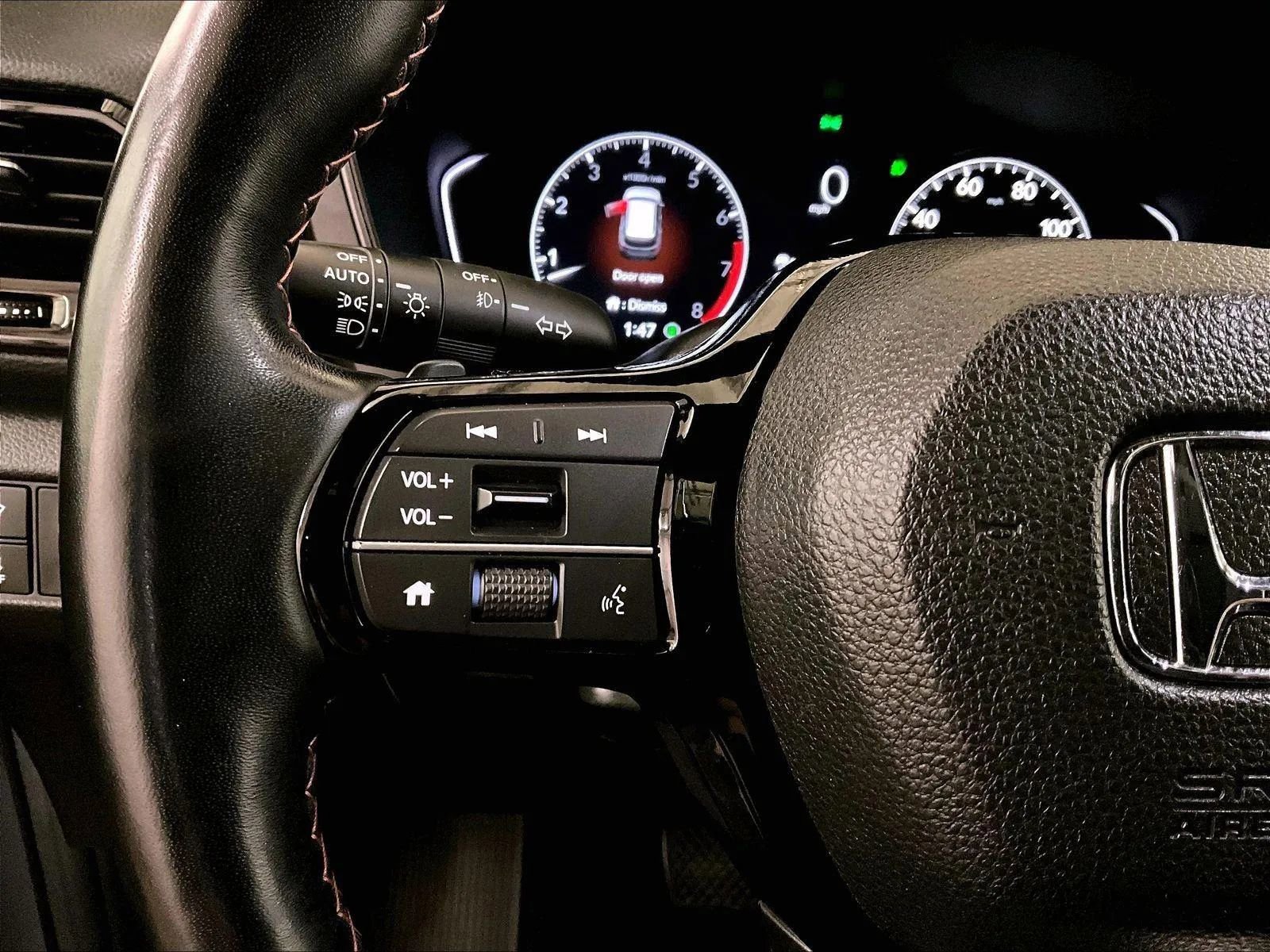 Used 2025 Honda Pilot TrailSport image 17