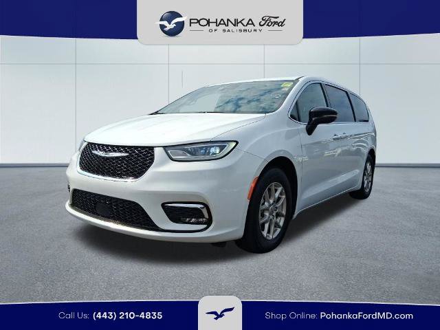 Used 2025 Chrysler Pacifica Select