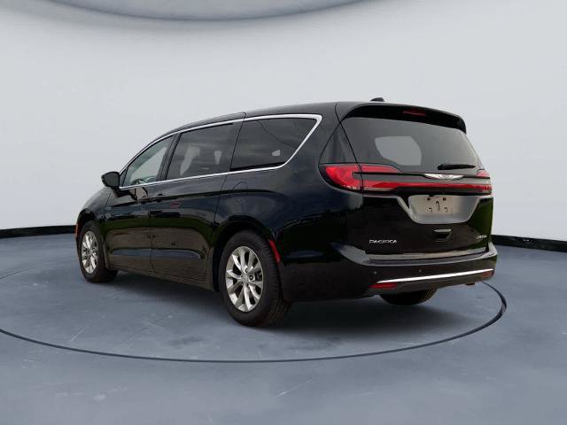 Used 2026 Chrysler Pacifica Limited FWD image 12