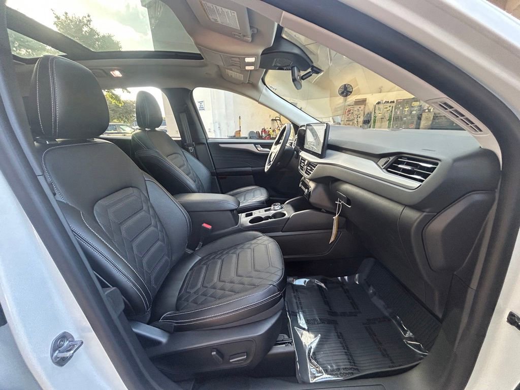 Certified 2024 Ford Escape SE w/ PHEV Premium Package FWD image 26