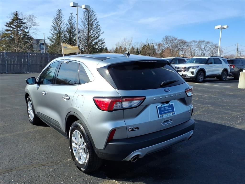 Certified 2022 Ford Escape SE image 3