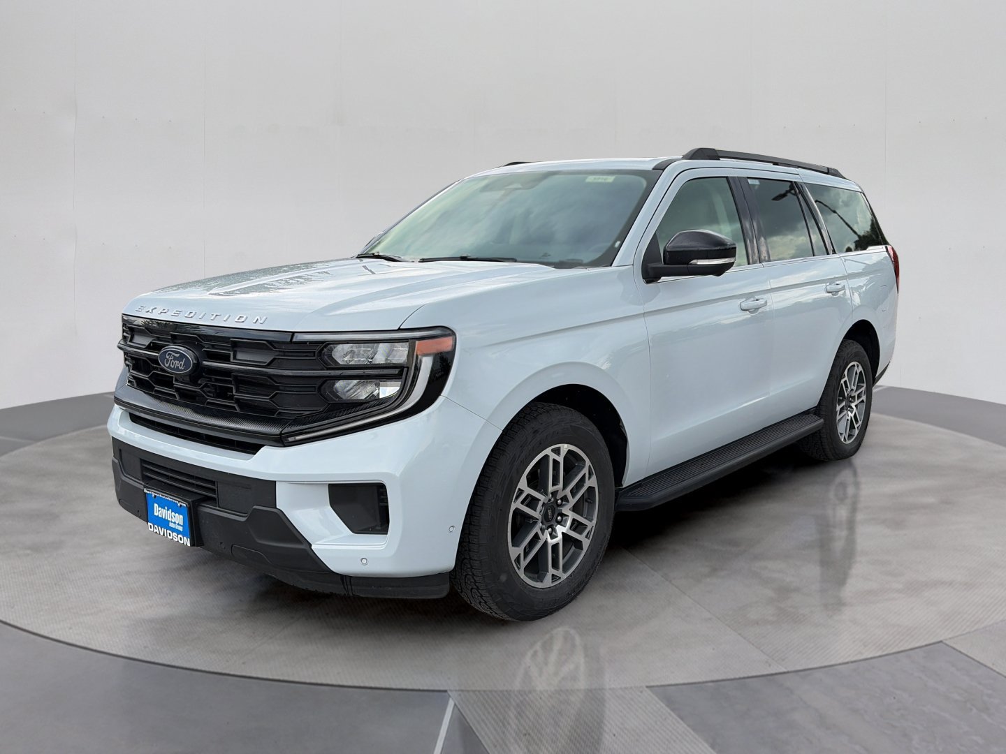 Certified 2025 Ford Expedition Active AWD/4WD image 1