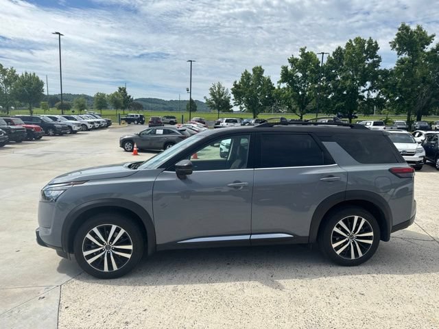Used 2025 Nissan Pathfinder Platinum FWD image 7