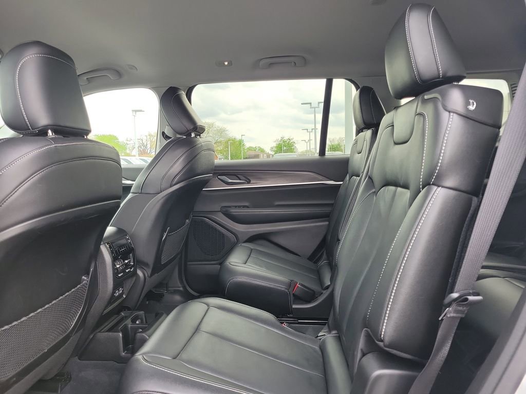 Used 2023 Jeep Grand Cherokee L Limited image 14