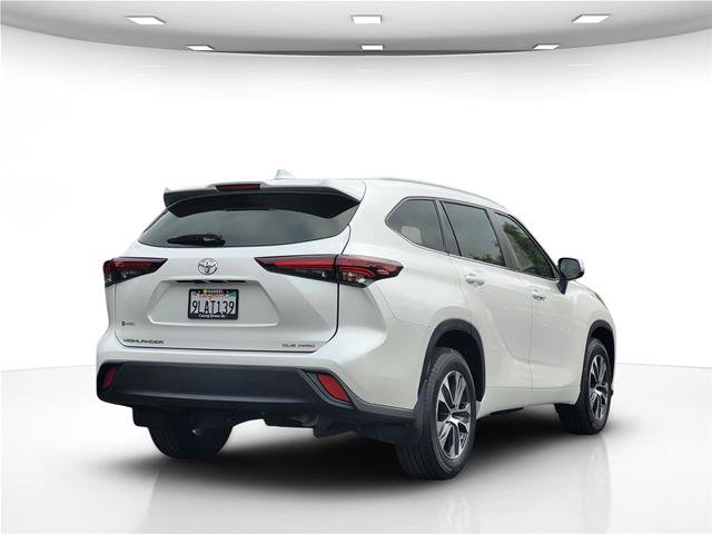 Used 2024 Toyota Highlander XLE AWD/4WD image 6