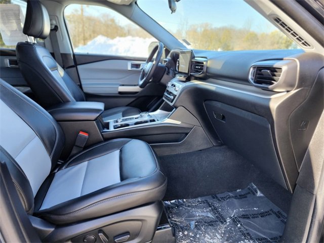 Certified 2022 Ford Explorer XLT w/ Equipment Group 202A image 11