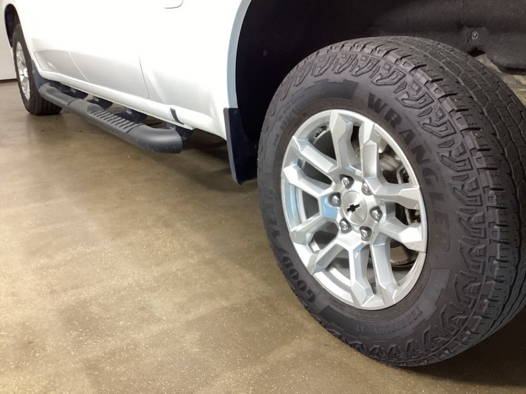 Used 2023 Chevrolet Silverado 1500 RST AWD/4WD image 15