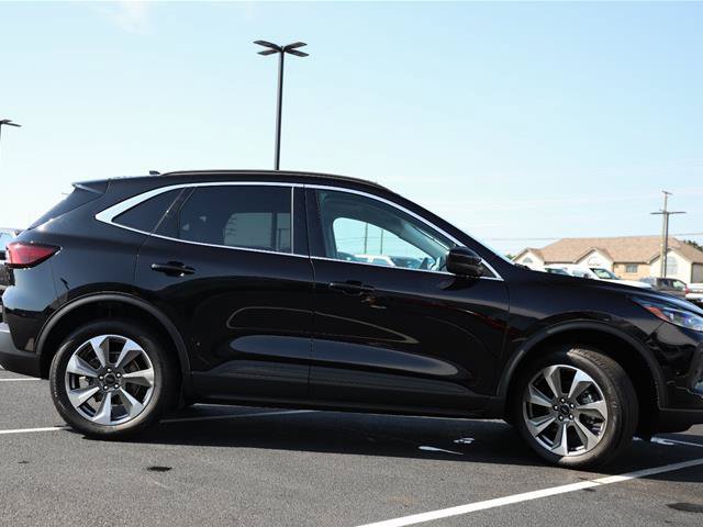 Certified 2025 Ford Escape Platinum AWD/4WD image 9