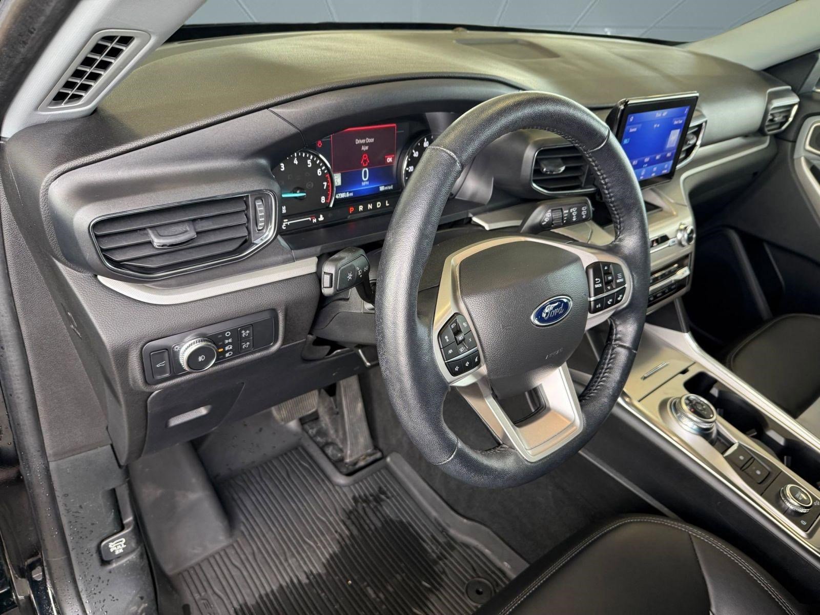 Certified 2022 Ford Explorer XLT w/ Equipment Group 202A image 9