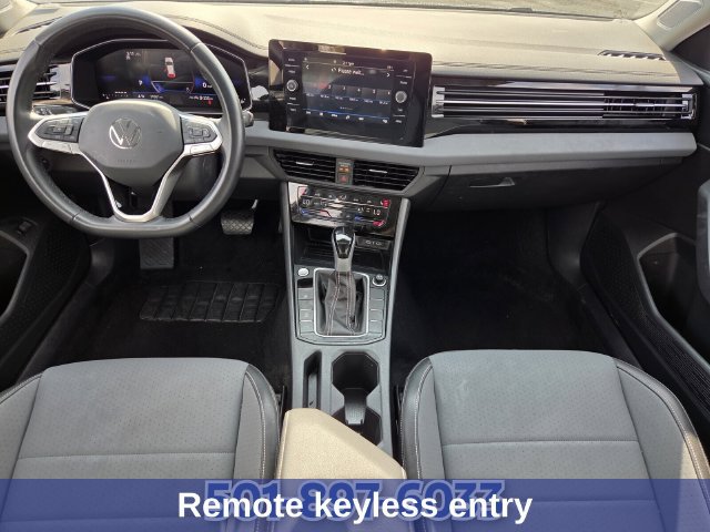 Used 2025 Volkswagen Jetta SE FWD image 14