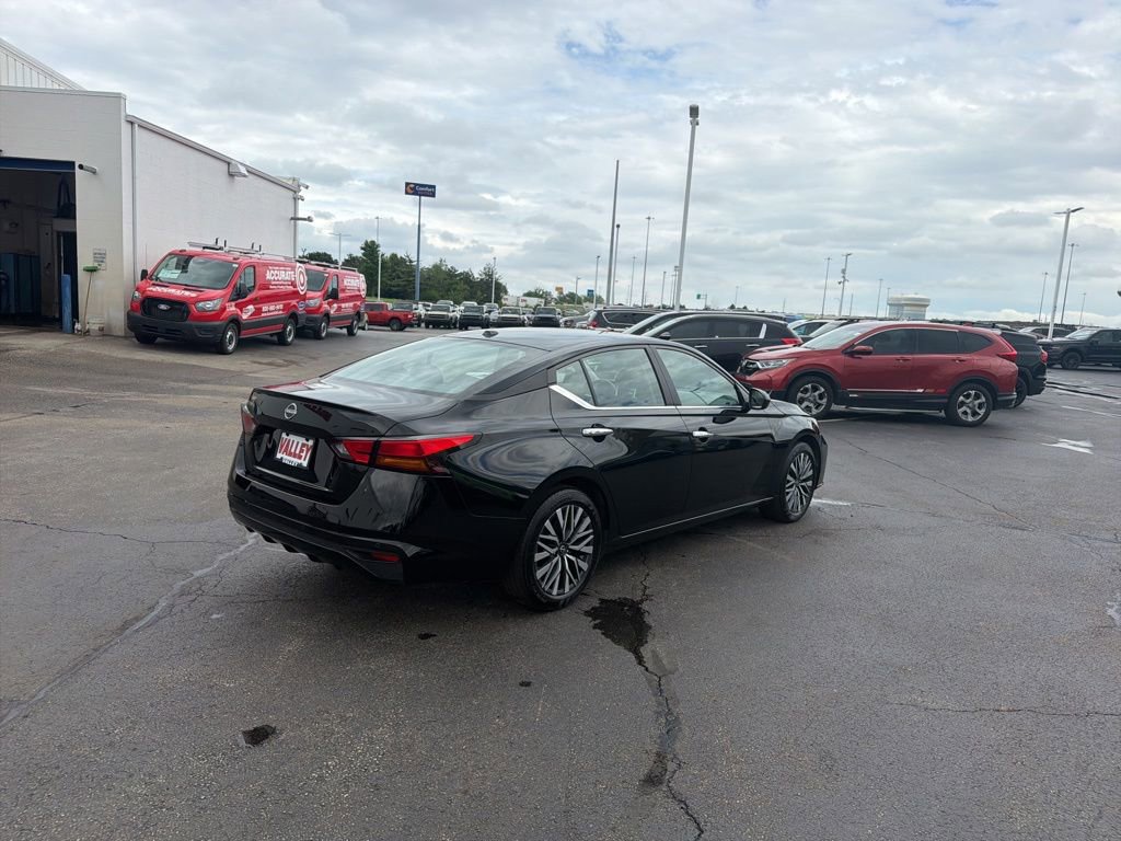 Used 2025 Nissan Altima 2.5 SV FWD image 8