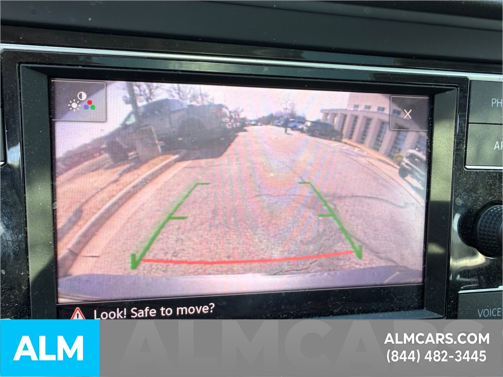 Used 2024 Volkswagen Jetta SE w/ Panoramic Sunroof Package image 17