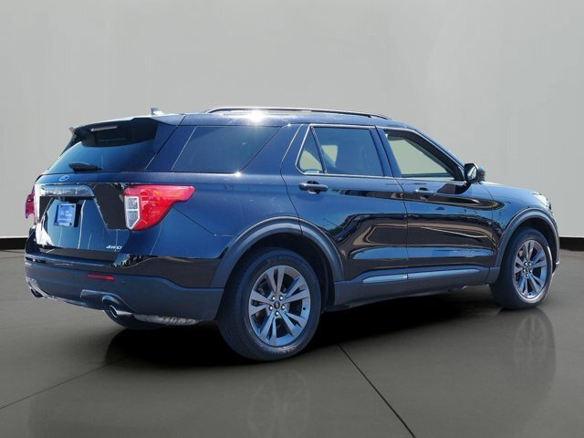 Certified 2022 Ford Explorer XLT w/ Equipment Group 202A AWD/4WD image 3