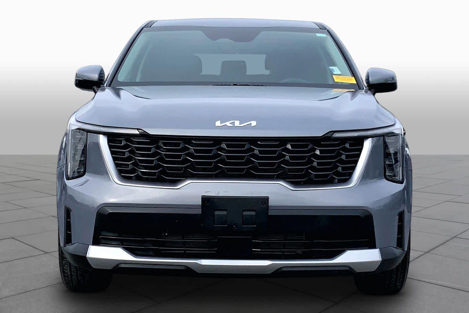 Used 2025 Kia Sorento LX FWD image 4
