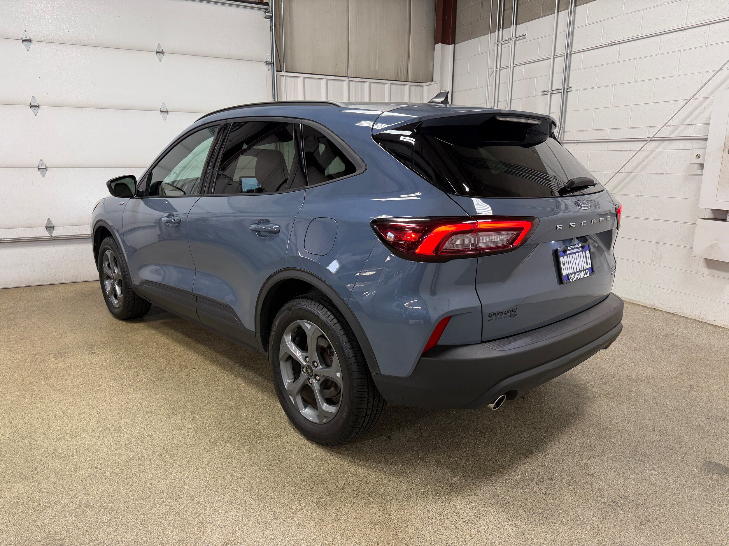 Certified 2025 Ford Escape ST-Line Select AWD/4WD image 8