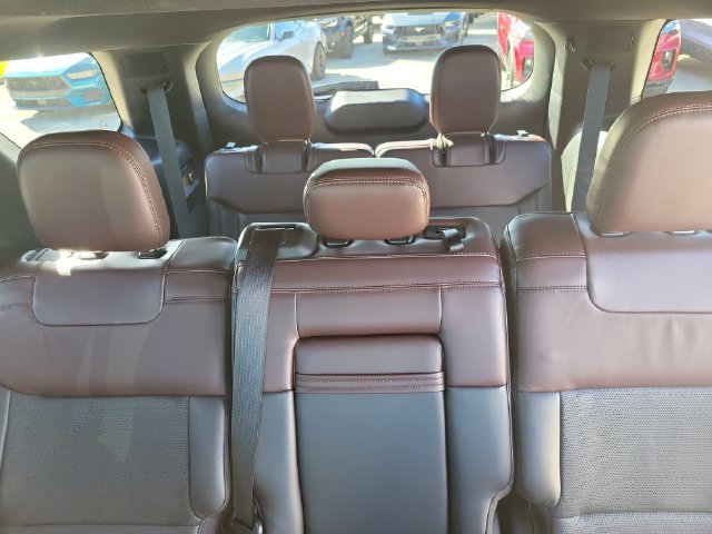 Certified 2020 Ford Explorer Platinum w/ Premium Technology Package AWD/4WD image 20