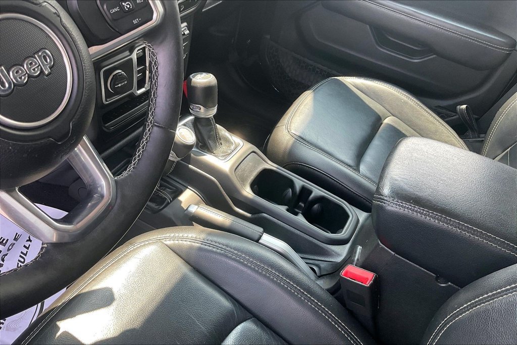 Used 2018 Jeep Wrangler Unlimited Sahara AWD/4WD image 15