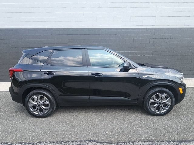 Used 2024 Kia Seltos LX AWD/4WD image 7