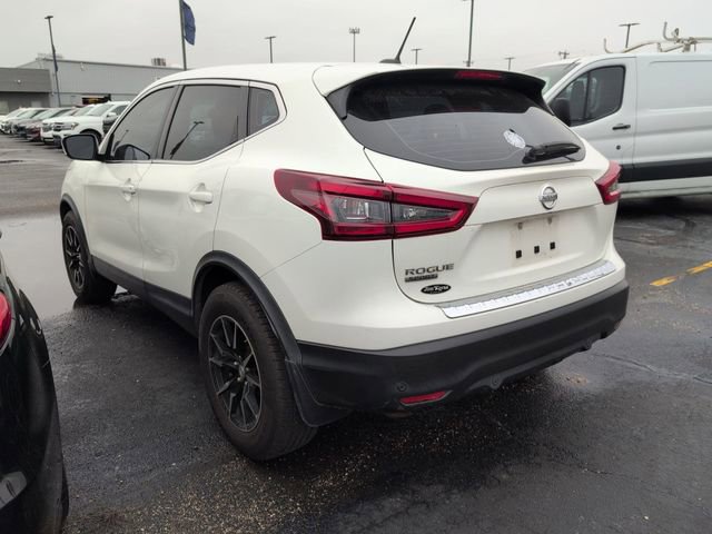 Used 2020 Nissan Rogue Sport S image 2