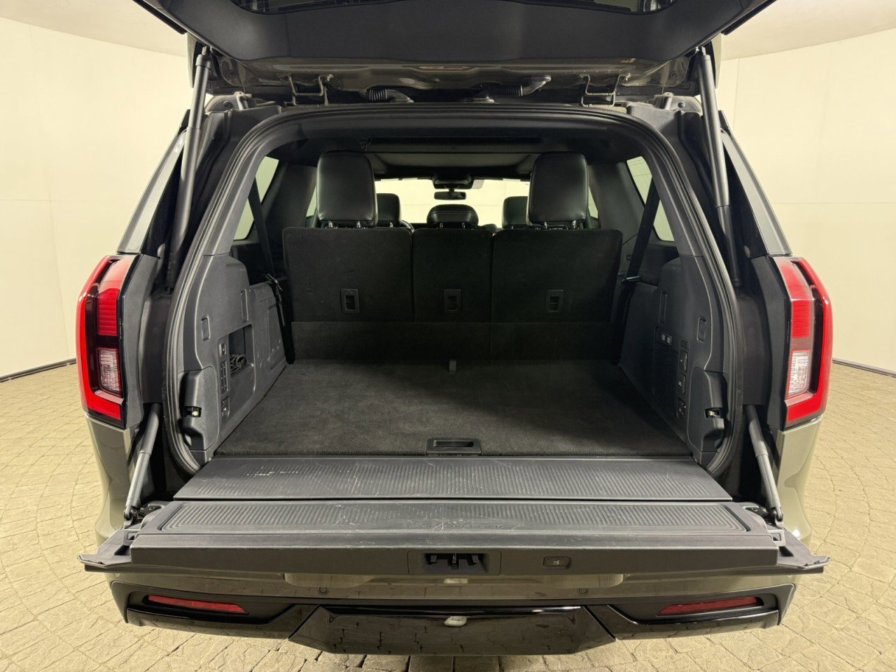 Certified 2025 Ford Expedition Max Platinum w/ Stealth Performance Package image 8