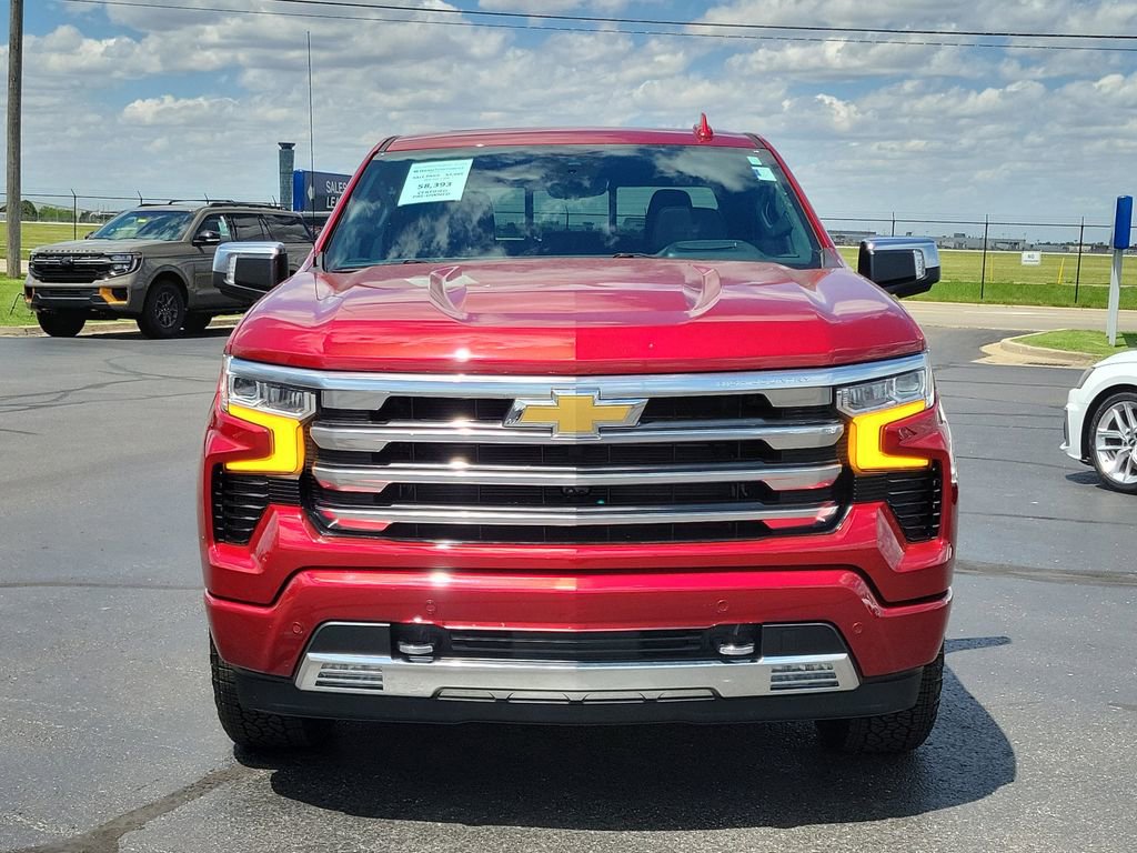 Used 2025 Chevrolet Silverado 1500 High Country w/ Technology Package AWD/4WD image 2