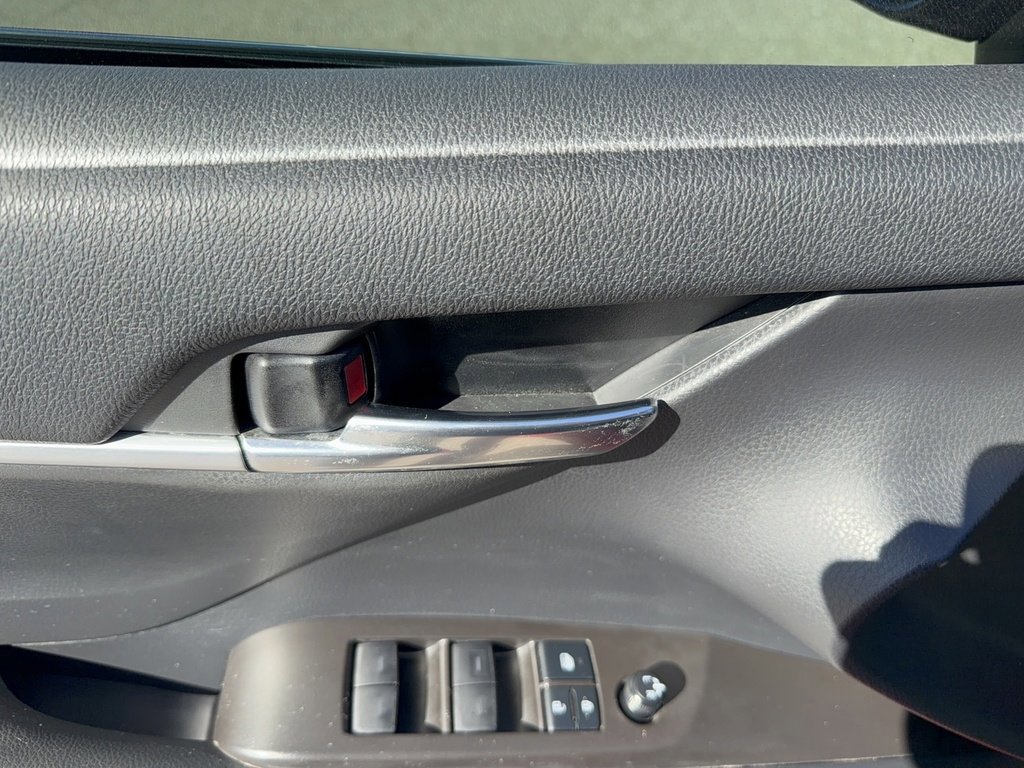 Used 2022 Toyota Camry LE image 9