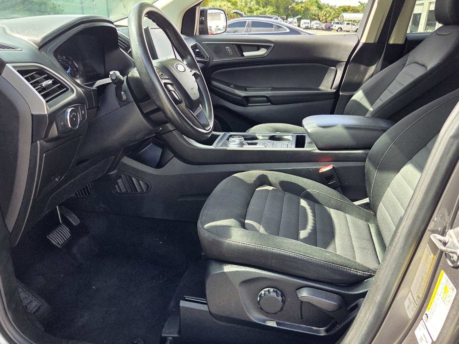 Certified 2022 Ford Edge SE w/ Black Appearance Package AWD/4WD image 9