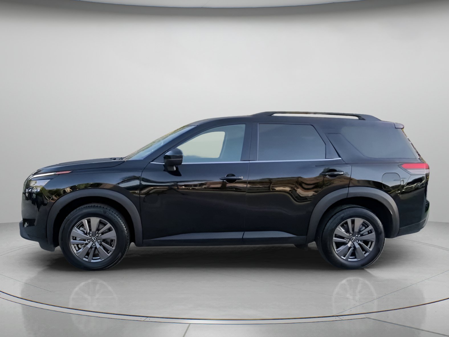 Used 2024 Nissan Pathfinder SV FWD image 16