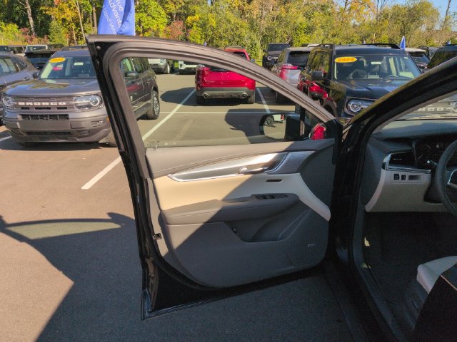 Used 2021 Cadillac XT5 Premium Luxury w/ LPO, Floor Liner Package FWD image 27