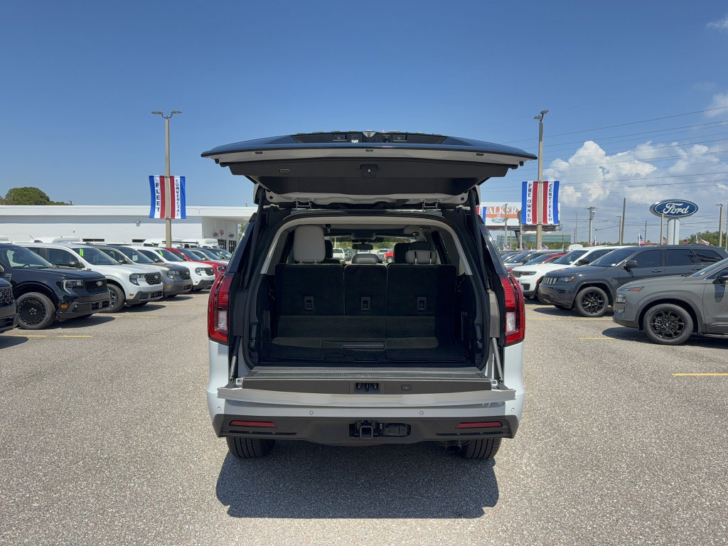 Certified 2025 Ford Expedition Active image 8