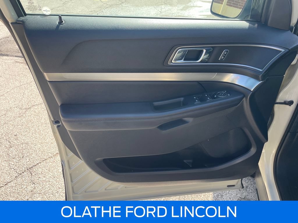 Certified 2018 Ford Explorer XLT AWD/4WD image 12