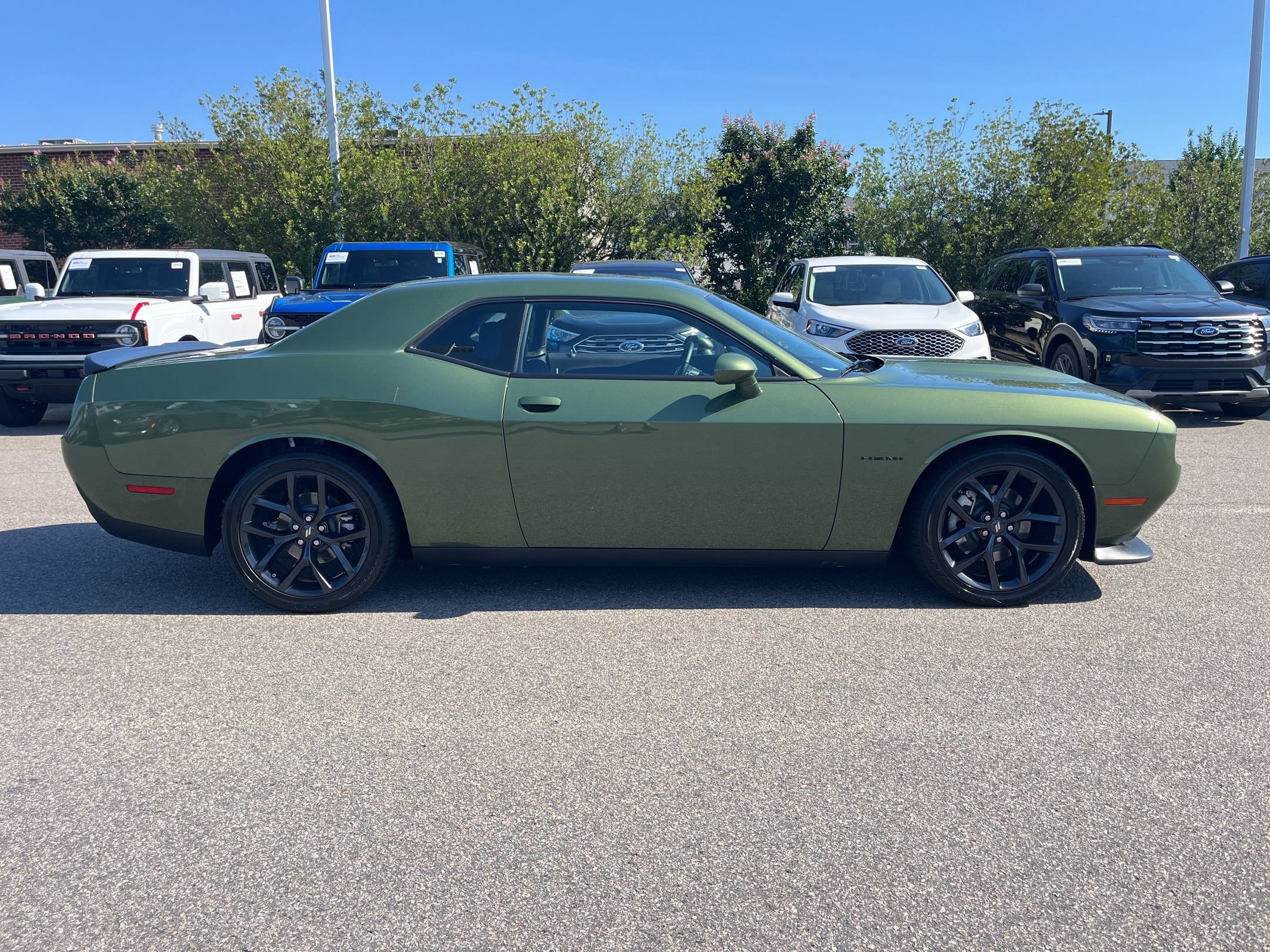 Used 2022 Dodge Challenger R/T w/ Driver Convenience Group RWD image 3