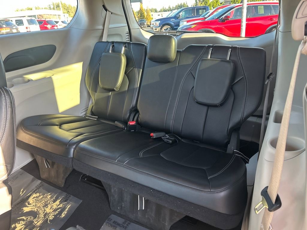 Used 2024 Chrysler Pacifica Touring-L image 30