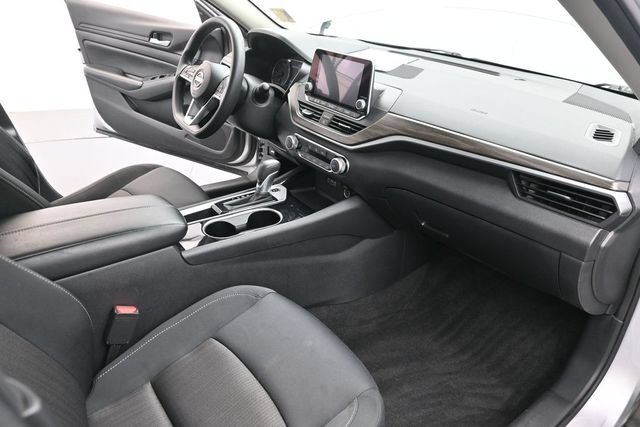 Used 2024 Nissan Altima 2.5 SV FWD image 27