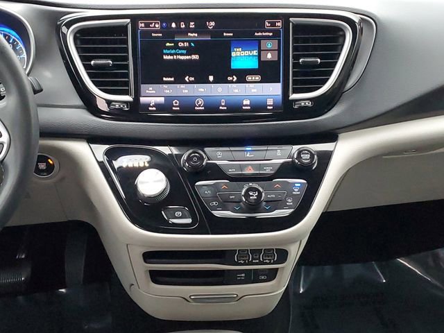 Used 2022 Chrysler Pacifica Touring-L image 24