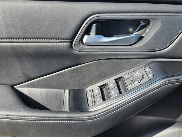Used 2026 Nissan Rogue SL FWD image 33