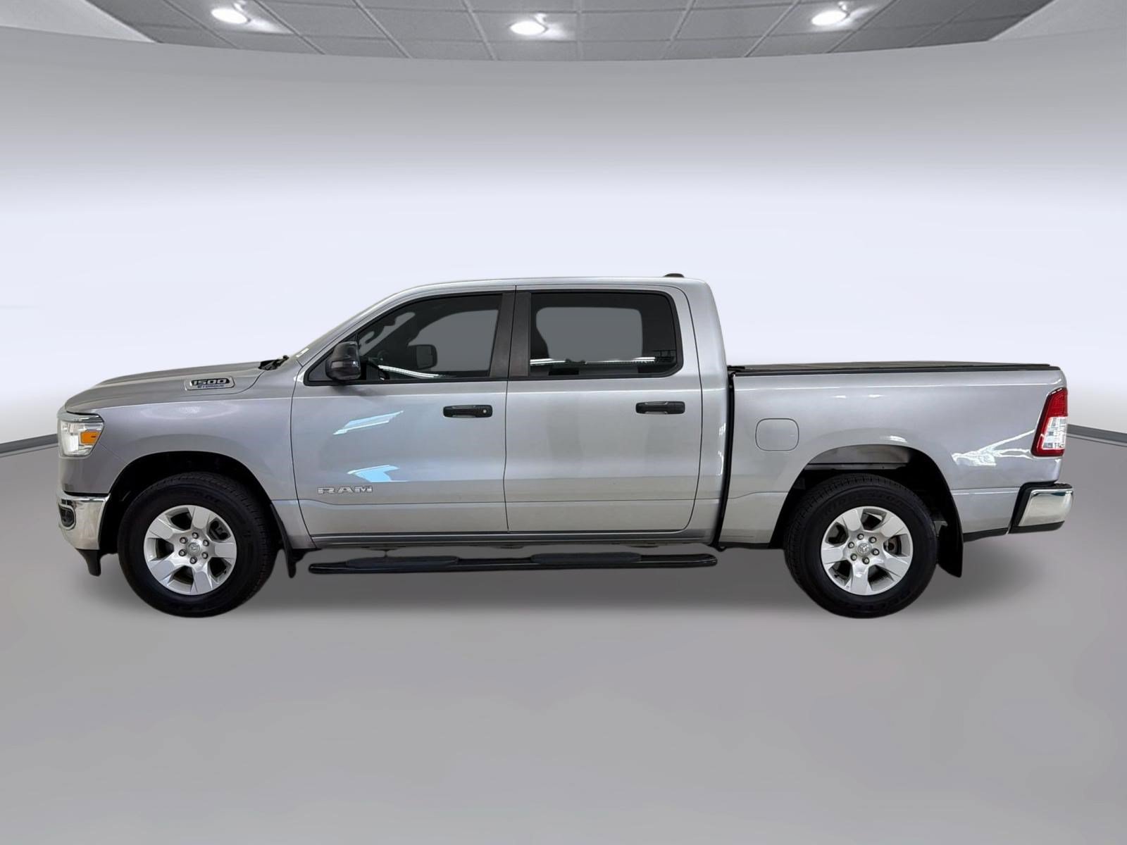 Used 2023 RAM 1500 Lone Star AWD/4WD image 2