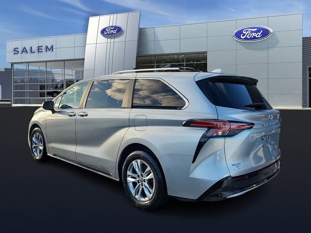 Used 2021 Toyota Sienna Limited image 4