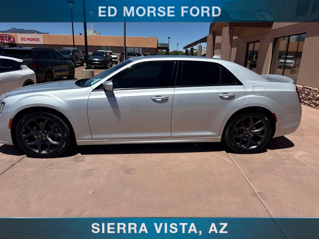 Used 2023 Chrysler 300 S w/ Comfort Group RWD image 3