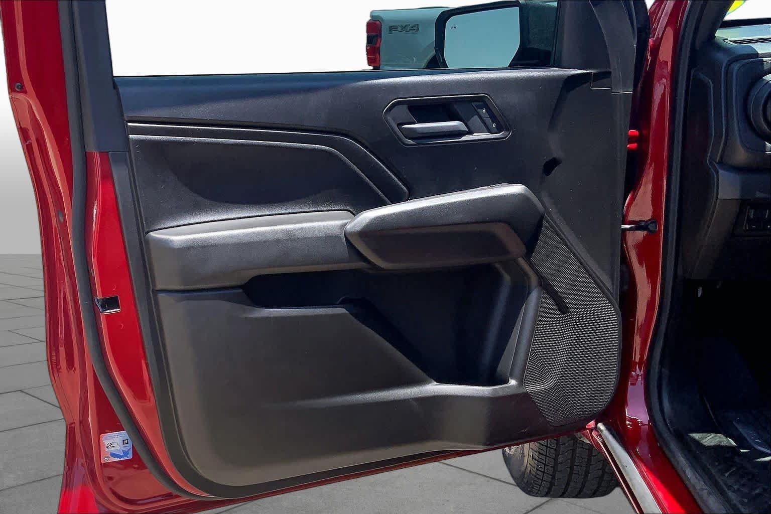 Used 2025 Chevrolet Colorado W/T w/ Advanced Trailering Package RWD image 22