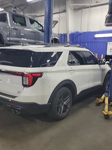 Certified 2025 Ford Explorer ST AWD/4WD image 7