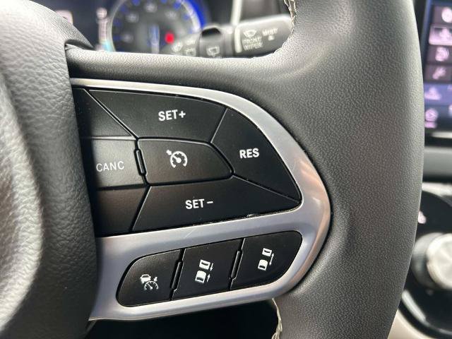 Used 2023 Chrysler Pacifica Touring-L FWD image 29