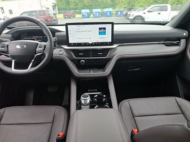 Certified 2025 Ford Explorer Platinum w/ Ultimate Package AWD/4WD image 18