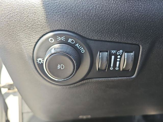 Used 2024 Jeep Compass Latitude AWD/4WD image 23
