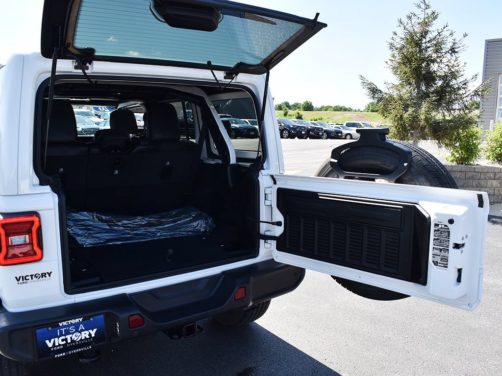 Used 2020 Jeep Wrangler Unlimited Sahara AWD/4WD image 27