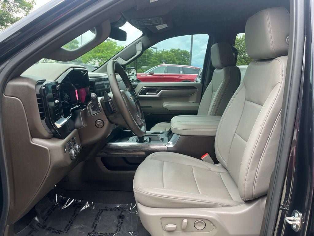 Used 2024 Chevrolet Silverado 1500 LTZ w/ LTZ Convenience Package II AWD/4WD image 25