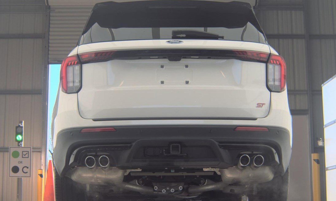 Certified 2025 Ford Explorer ST image 9